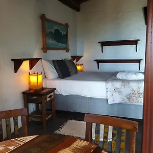  Inn Uhuru